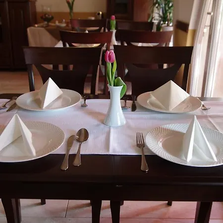 بيت ضيافة Ambrozia Szallashely Es Etterem 3*